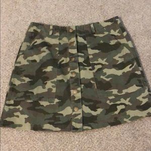 Camo mini skirt